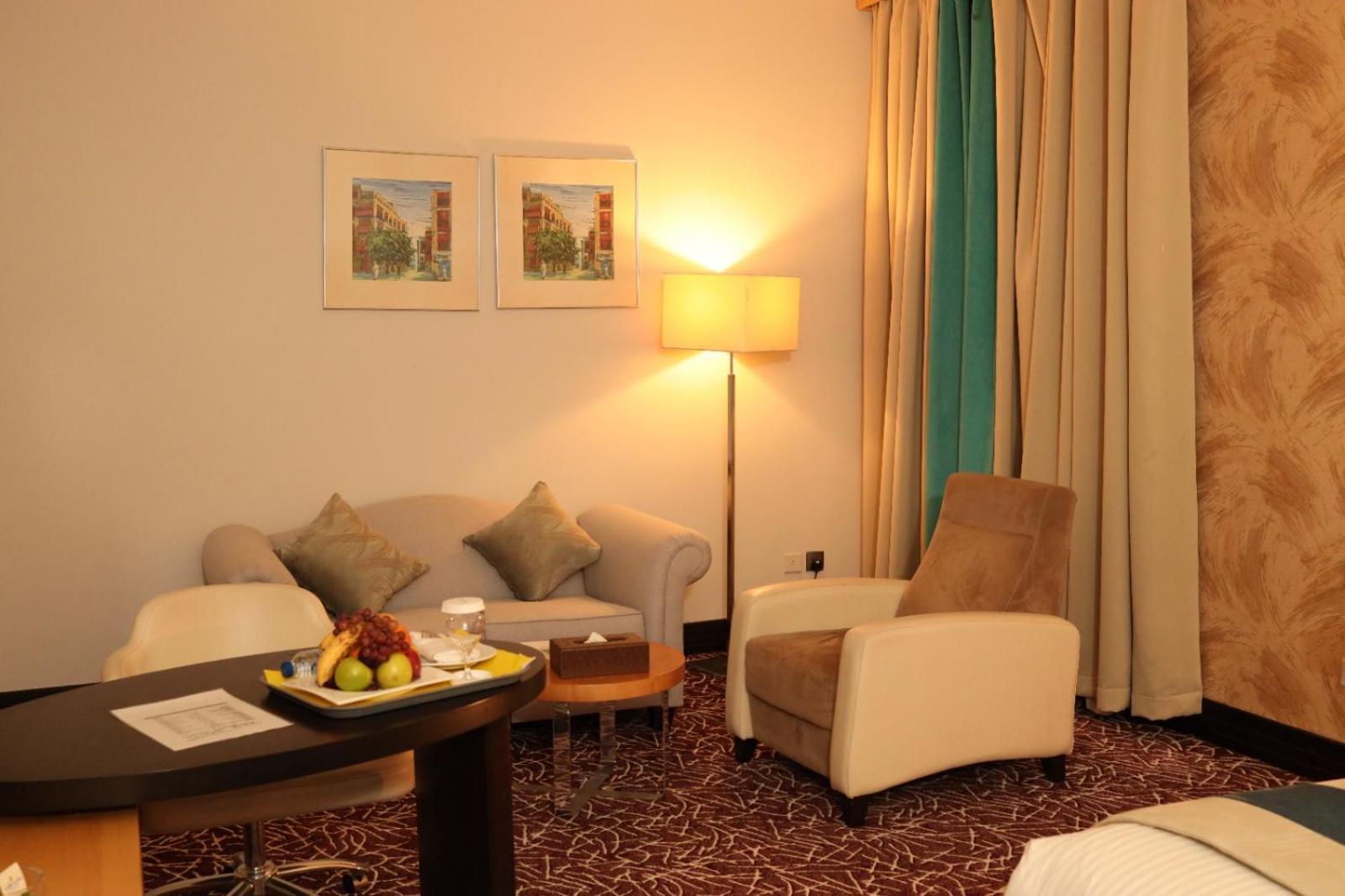 Golden Tulip Hail Экстерьер фото