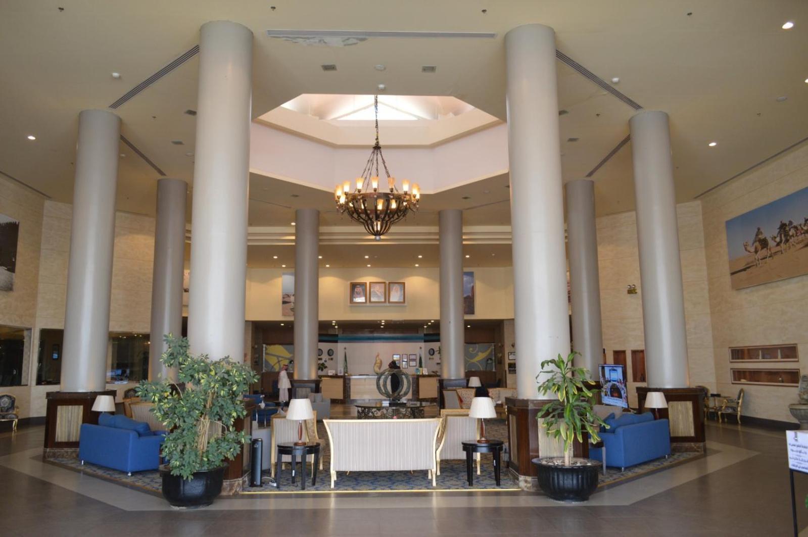 Golden Tulip Hail Экстерьер фото