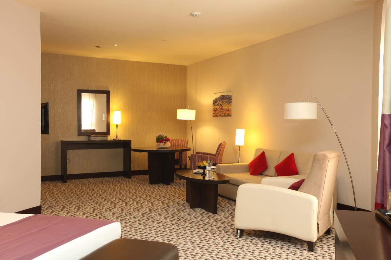 Golden Tulip Hail Экстерьер фото